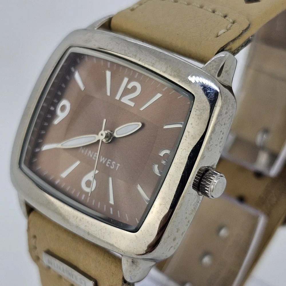 Nine West Women's Watch 36MM Brown Dial Light Brown Leather Bands New‎ Battery